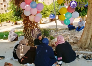 بالبلالين والشماريخ أحتفال أولياء طلاب الثانوية العامة 2022 أمام اللجان "صور"