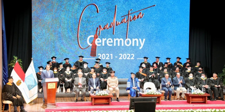 جامعة العلوم والتكنولوجيا بمدينة زويل تحتفل بتخرج دفعة جديدة