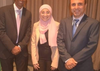 «شوقي» يشيد بطالبة مصرية حصدت المركز الأول بالدبلومة الدولية