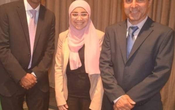 «شوقي» يشيد بطالبة مصرية حصدت المركز الأول بالدبلومة الدولية
