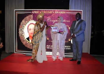 الاتحاد الإفريقي يتوج عميدة صيدلة الأزهر بلقب: "المرأة الأكثر إنجازًا في مجال التعليم لعام 2022م على مستوى إفريقيا"