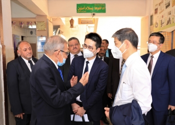“التعليم” تستقبل السفير الصيني بالمدرسة الفنية المتقدمة لتكنولوجيا الصيانة