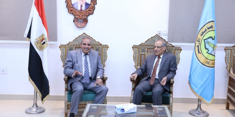 رئيس جامعة الأزهر يستقبل رئيس وكالة الفضاء المصرية لتوقيع بروتوكول تدريب طلاب الجامعات والمعاهد المصرية