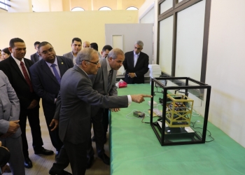 ﻿رئيسا جامعة الأزهر ووكالة الفضاء المصرية يفتتحان معمل الأقمار الصناعية بكلية العلوم