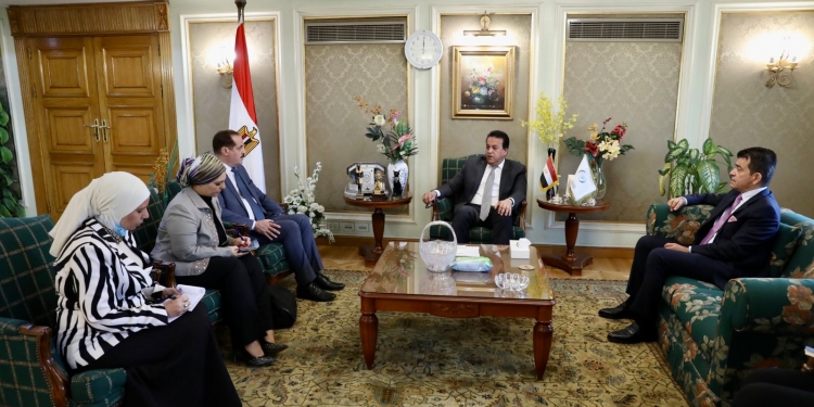 وزير التعليم العالي يبحث مع الإيسيسكو إنشاء صندوق دعم المواهب في العالم الإسلامي