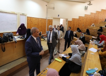 ﻿رئيس جامعة الأزهر يتفقد امتحان القرآن الكريم للطالبات بكلية الدراسات العليا