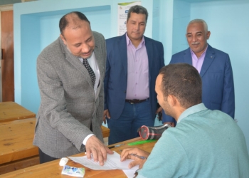 ﻿نائب رئيس جامعة الأزهر يتفقد امتحان الدراسات العليا بكليتي اللغة العربية والشريعة والقانون بأسيوط