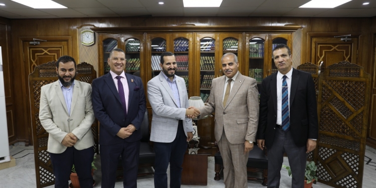 رئيس جامعة الأزهر يشيد بجهود المراكبي صاحب الإنجاز العلمي في مجال أبحاث علاج السرطان