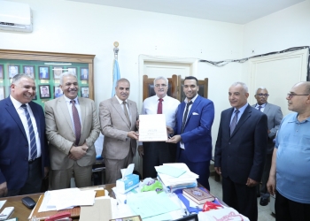 رئيس جامعة الأزهر يكرم الفائزين بجائزة الترجمة بكليتي اللغات والترجمة والدراسات الإنسانية