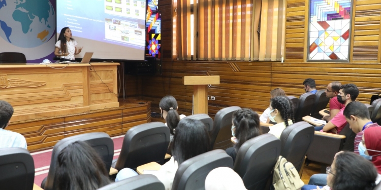 جامعة القاهرة تنظم تدريبات للطلبة على نموذج محاكاة لمؤتمر الدول الأطراف لاتفاقية تغير المناخ COP27