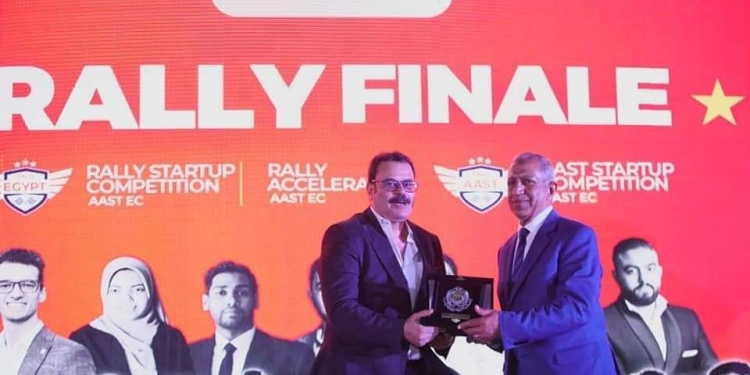 تكريم جامعة الأزهر لتمثليها المشرف في رالي مصر لريادة الأعمال 2022