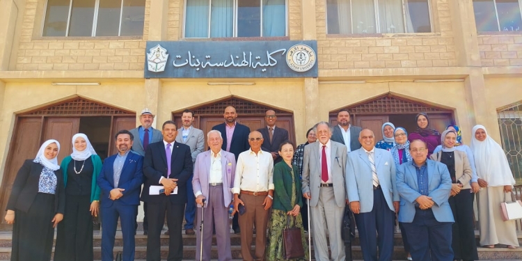 ﻿هندسة الأزهر تقوم بمناقشة مشاريع التخرج وتشمل تحقيق التنمية المستدامة