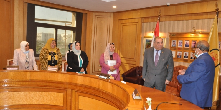 تمريض جامعة حلوان تحتفي بـ ممدوح مهدي