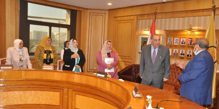 تمريض جامعة حلوان تحتفي بـ ممدوح مهدي