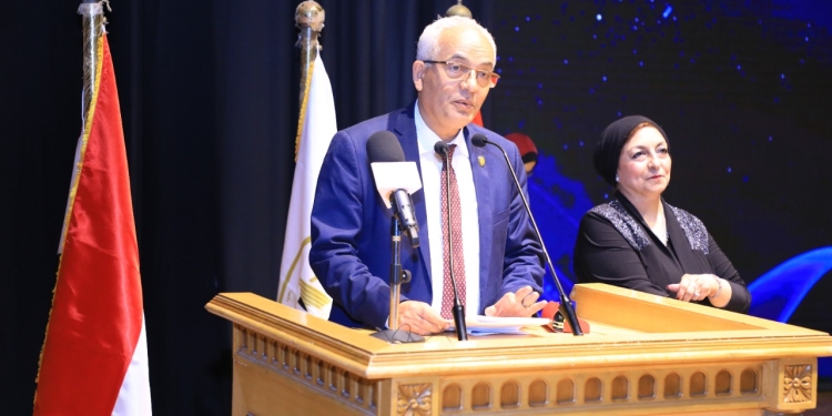 أستاذ لغة ألمانية: النماذج الاسترشادية للثانوية العامة متوازنة