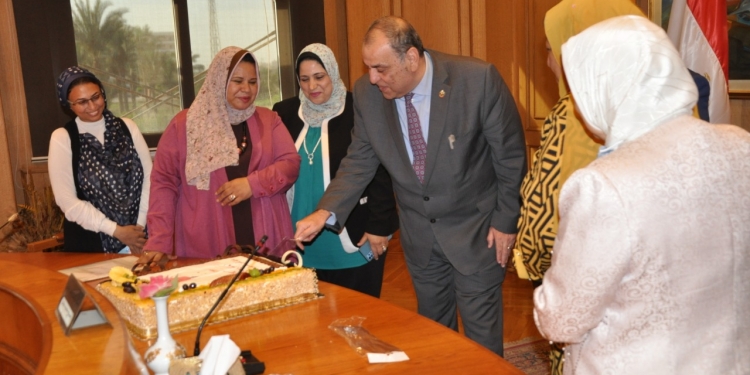 تمريض جامعة حلوان تحتفي بـ ممدوح مهدي