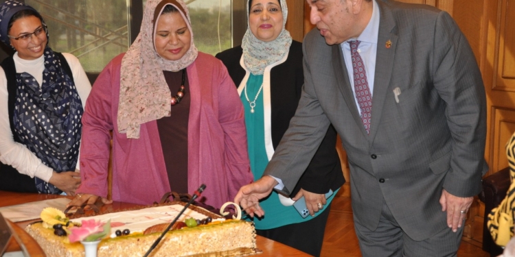 تمريض جامعة حلوان تحتفي بـ ممدوح مهدي