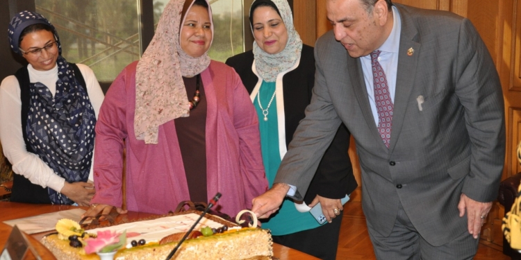 تمريض جامعة حلوان تحتفي بـ ممدوح مهدي