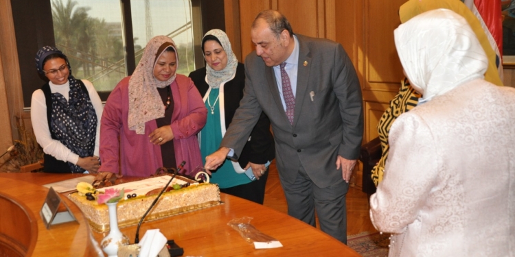 تمريض جامعة حلوان تحتفي بـ ممدوح مهدي