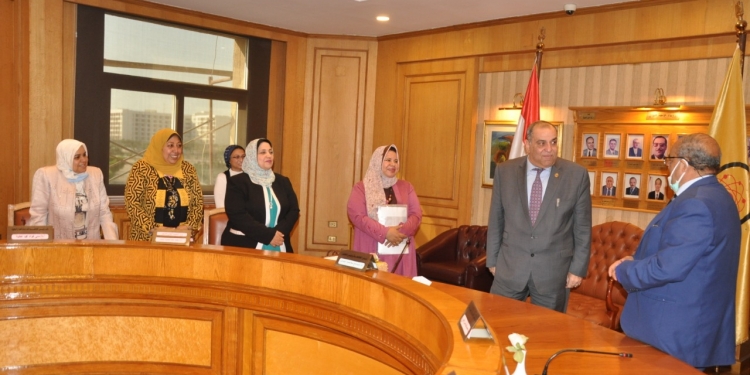 تمريض جامعة حلوان تحتفي بـ ممدوح مهدي