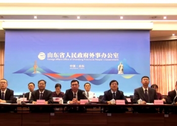 برنامج تدريبي لطلاب الصيدلة والعلاج الطبيعي بالجامعة المصرية الصينية وجامعة شاندونج الصينية