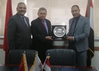 الجامعة المصرية الصينية توقع اتفاقيات مع مجموعة صيدليات لتدريب طلاب كلية الصيدلة