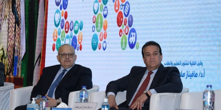 وزير التعليم العالي ورئيس جامعة القاهرة يفتتحان مؤتمر طوارئ طب القاهرة
