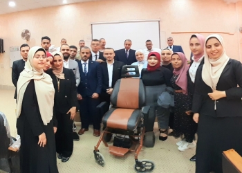 طلاب جامعة حلوان يبتكرون «كرسي متحرك بنظام تحكم لمساعدة ذوي الاحتياجات الخاصة»