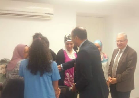 نائب رئيس جامعة حلوان يجري جولة لتفقد اختبارات القدرات بالكليات