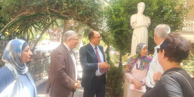 نائب رئيس جامعة حلوان يجري جولة لتفقد اختبارات القدرات بالكليات