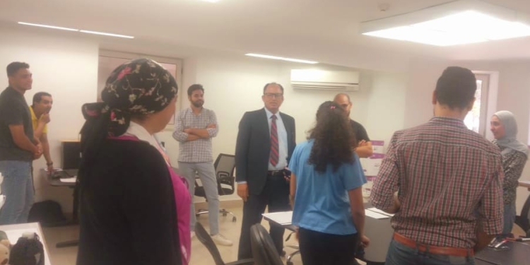 نائب رئيس جامعة حلوان يجري جولة لتفقد اختبارات القدرات بالكليات