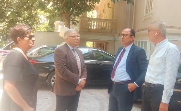 نائب رئيس جامعة حلوان يجري جولة لتفقد اختبارات القدرات بالكليات