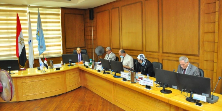 رئيس جامعة كفر الشيخ يترأس لجنة اختيار عميد كلية التربية