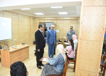 تنسيق 2022.. رئيس جامعة سوهاج يتفقد اختبارات القدرات 