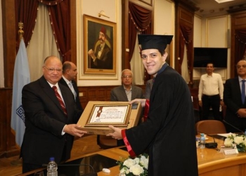 بلاب توب ودرع.. محافظ القاهرة يكرم أوائل الثانوية العامة 2022