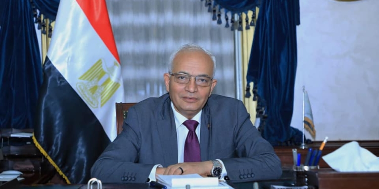 خبير تربوي: قرار تخفيف مناهج الصف الرابع الابتدائي غير كافي وليس محل إشادة