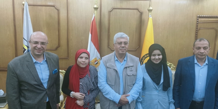 وزير التعليم العالي يلتقي بأول معيدتين من ذوي الهمم بجامعة بني سويف