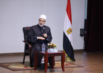 وكيل الأزهر يحاور الشباب بالمركز الأولمبي ويؤكد أهمية الوعي وحماية الفكر