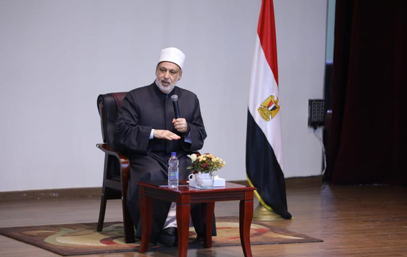 وكيل الأزهر يحاور الشباب بالمركز الأولمبي ويؤكد أهمية الوعي وحماية الفكر