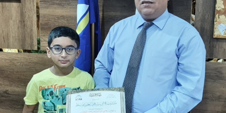 يحيى عبد الناصر.. طفل بالخامس الابتدائي متفوق في الفيزياء والكيمياء ولجنة خاصة لتقيمه