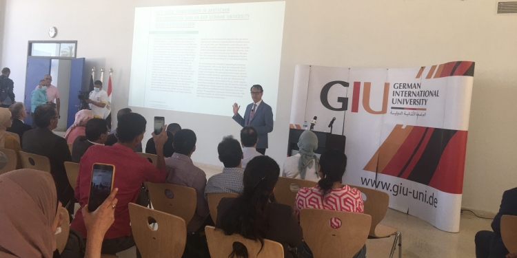 أشرف منصور: 52% من طلبة الجامعة الألمانية حاصلين على منح واكثر من 5000 خريج يعمل في المانيا