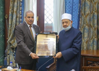 هيئة كبار العلماء تكرم رئيس جامعة الأزهر لجهوده المتميزة في تطوير الجامعة والارتقاء بها