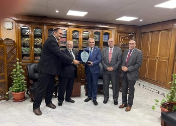 ﻿جامعة الأزهر: مركز تحقيق النصوص ينتهي من تحقيق كتاب (شرح الرسالة القشيرية) ويُهديه للمحرصاوي