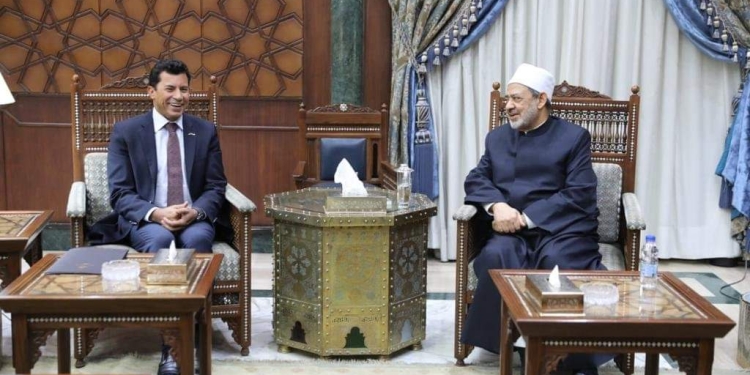 شيخ الأزهر يستقبل وزير الشباب والرياضة لبحث تعزيز التعاون المشترك