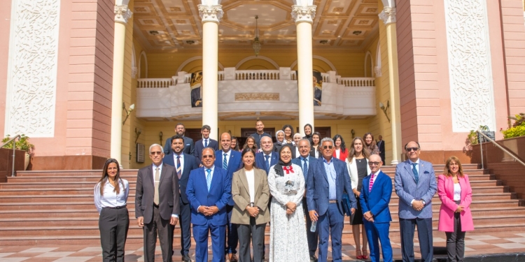 الجامعة البريطانية توقع بروتوكول تعاون ثلاثي مشترك بين مؤسسة التعليم أولًا وكريدي أجريكول للتنمية