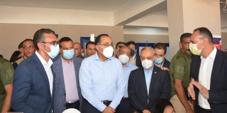رئيس مجلس الوزراء يتفقد قافلة جامعة طنطا بوادي النطرون بمحافظة البحيرة