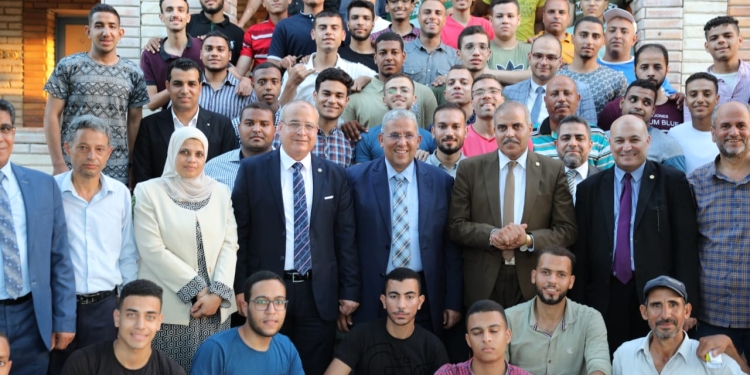 رئيس جامعة الأزهر يلتقي أبناءه الطلاب بمعسكر (تنمية المواطنة) بجمصة