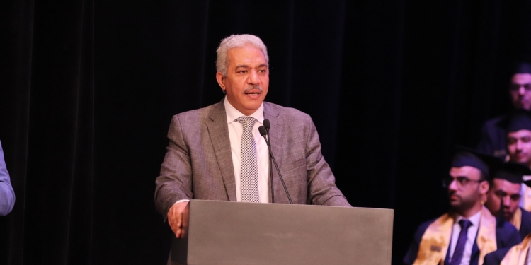 ﻿نائب رئيس جامعة الأزهر يُحَيِّي أُسَر الدفعة 52، ويحث الطلاب على التحلي بأخلاق المصطفى