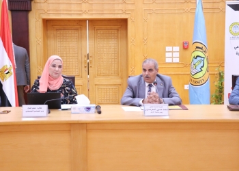 ﻿وزيرة التضامن الاجتماعى ورئيس جامعة الأزهر يوزعان أجهزة لابتوب على أصحاب البصيرة