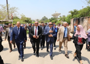 ﻿جامعة الأزهر : ممرٌّ شرفي واستقبال بالورود تظاهرة حب في وداع المحرصاوي